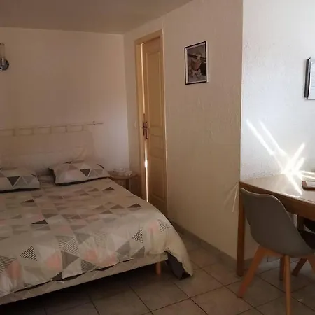 Meuble Independant Confort Classe 2** Apartment