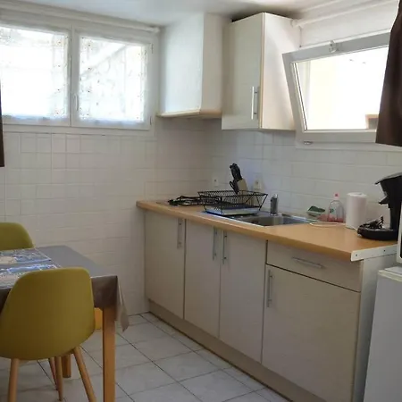Meuble Independant Confort Classe 2** Apartment *